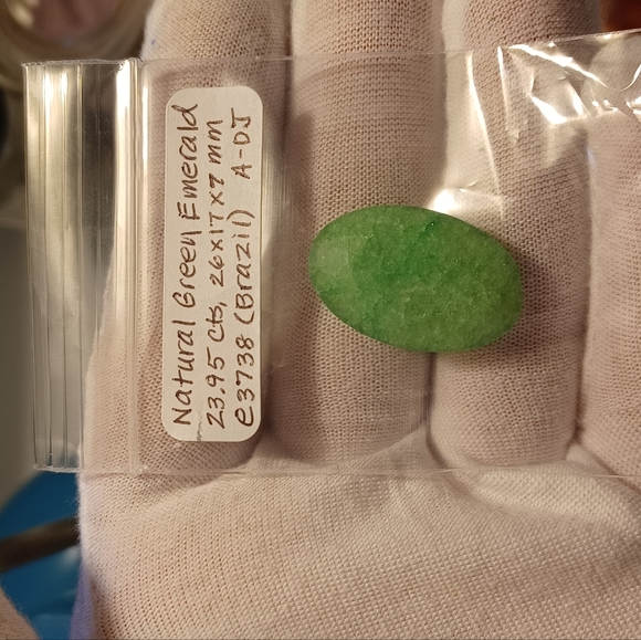 Natural Green Emerald (Brazil) 23.95Cts. 26x17x7mm Loose Gemstone Oval Untreated - Picture 3 of 5